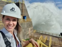 Mulher trabalha em lugares em que poucos homens chegam na usina de Itaipu