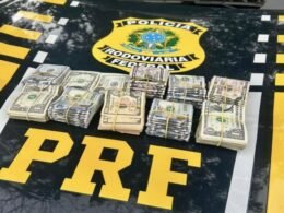Apreendidos 43 mil dólares sem origem no Paraná