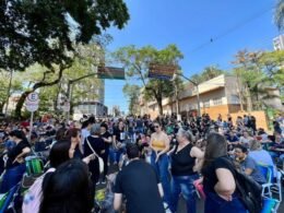 Greve dos profissionais da educação da rede municipal de Foz segue por tempo indeterminado
