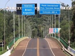 Filas imensas na Aduana da Ponte da Fraternidade , lado brasileiro. Entenda