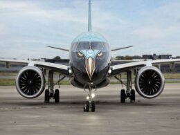 Com cara de águia robótica, Embraer apresenta pintura Tech Eagle em uma aeronave E195-E2