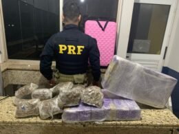 PRF apreende maconha e skunk em mala de passageira de ônibus em Santa Terezinha de Itaipu