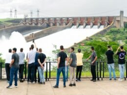 Usina de Itaipu reabre vertedouro após seis meses