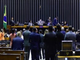 Câmara dos Deputados aprova fim da linguagem neutra