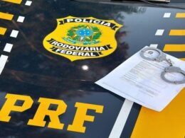 Após tentar comer o próprio documento, PRF prende homem procurado pela justiça