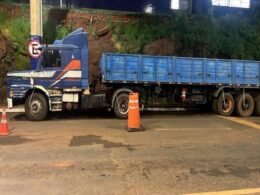 Apreendido caminhão com R$ 500 mil em partes e peças para veículos, na Aduana da Ponte Internacional da Amizade