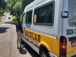 PRF realiza operação de fiscalização a transportes escolares em Foz do Iguaçu (PR) e região