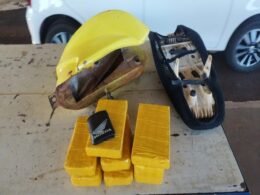 Homem é preso na Ponte Internacional da Amizade com 8,44 g de droga escondidos em motocicleta