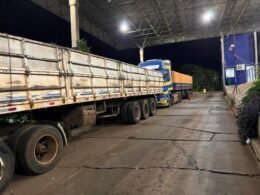 Receita Federal em Foz do Iguaçu apreende 9 caminhões com pneus contrabandeados avaliados em 140 mil reais
