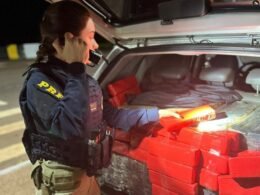 Foi recuperado veículo furtado sendo utilizado pelo tráfico de drogas na região de fronteira do Paraná