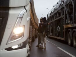 Em um dia, PRF flagra mais de 100 toneladas de excesso de peso em caminhões durante operação