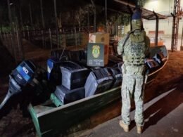 Foi presa embarcação com caixas de cigarros contrabandeados no Lago de Itaipu
