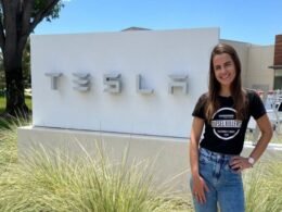 Primeira Mulher Brasileira Certificada pela Tesla é Ex-Aluna da Unioeste