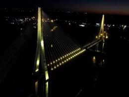 Ponte da Integração ganha iluminação amarela durante setembro