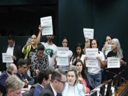 Câmara vota perdão pelo 8/1; constitucionalidade do projeto divide opiniões