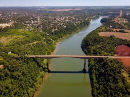 Acordo bilateral de transporte turístico entre Foz e Puerto Iguazú é mantido até fevereiro de 2025