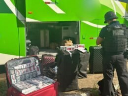 Malas carregadas de cigarros contrabandeados e haxixe são encontradas em fiscalização de rotina