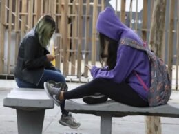 Volta às aulas sem celular: saiba como vai funcionar a nova lei