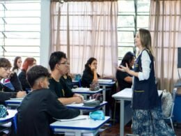 Professores do Paraná podem ampliar carga horária para 40 horas semanais