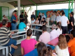 Legislativo e Executivo se reúnem com representantes da comunidade escolar Lucia Marlene que visam a construção da nova sede