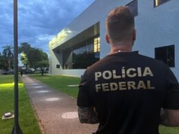 Policiais Federais e populares contenham Indivíduo em surto que ameaçava agredir sua mãe em Foz do Iguaçu