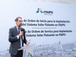 Itaipu autoriza instalação de usina solar flutuante no reservatório da usina