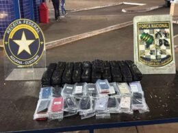 Casal é preso com R$ 488.769,66 em celulares escondidos em fundo falso
