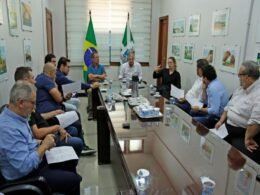 Câmara de Foz questiona contrato de limpeza urbana e Prefeitura explica atualização de valor