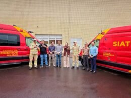 Vereadores entregam duas ambulâncias do Siate para o Corpo de Bombeiros de Foz