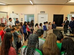 Alunos da Escola Municipal Cora Coralina visitam a Câmara de Foz