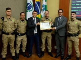 Câmara Municipal homenageia policiais militares por ação heróica em incêndio