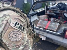Após perder controle, motorista é presa pela PRF com mais de 160 quilos de maconha no Paraná