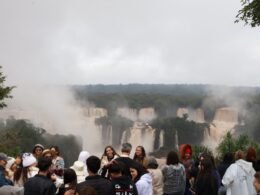 Vazão das Cataratas do Iguaçu chega a 3,5 milhões de litros por segundo e deve aumentar ainda hoje. Veja fotos