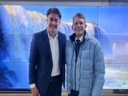 Foz do Iguaçu pleiteia expansão de voos em agenda com Secretaria de Turismo do Paraná