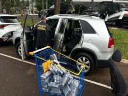Polícia Federal deflagra Operação Duas Rodas contra tráfico internacional de drogas em Foz do Iguaçu, Londrina e Santa Catarina.