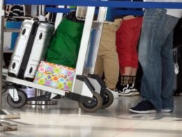 Aeroporto de Foz orienta passageiros sobre bagagem de mão nas férias de julho