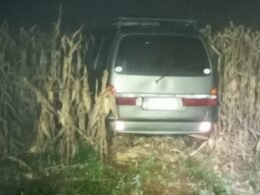 Van roubada é localizada e proprietário acaba preso por mandado em aberto