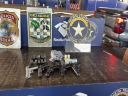 Receita Federal apreende cinco pistolas e medicamentos ocultos no corpo de mulher paraguaia na Aduana da Ponte da Amizade