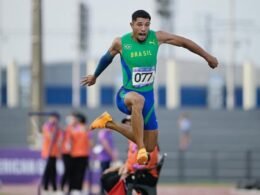 Iguaçuense Felipe Izidoro conquista prata histórica no salto triplo no Pan Júnior 2025