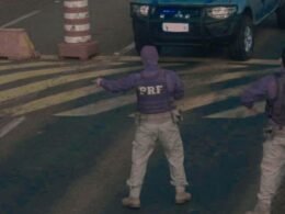 Viatura falsa da Receita Federal é flagrada com mais de 150 quilos de cocaína pela PRF no Paraná