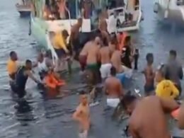 Vídeo: Balsa afunda durante show de pagode a bordo em Salvador