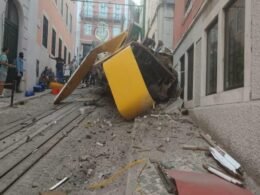 Bondinho do Elevador da Glória sofre trágico acidente em Lisboa e deixa ao menos 15 mortos
