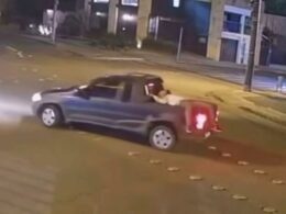 Jovem fica preso em carroceria de caminhonete após acidente e é levado por 6 km em Chapecó