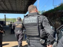 Brasileiro foragido é extraditado do Paraguai e entregue à Polícia Federal em Foz do Iguaçu