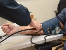 Pressão arterial 12 por 8 deixa de ser considerada normal