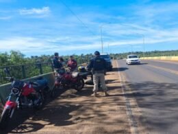 Motociclistas irregulares são flagrados na Ponte Tancredo Neves; 11 motos recolhidas