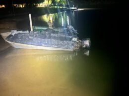 Cigarros contrabandeados do Paraguai são apreendidos em embarcação de 7 metros no Lago de Itaipu