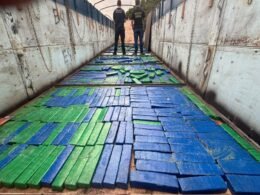 Caminhão paraguaio é flagrado com fundo falso e 3,5 toneladas de maconha