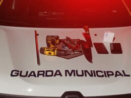 Guarda Municipal prende homem flagrado furtando objetos de ônibus de turismo