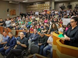 Secretária de Educação, Silvana Garcia, participa de sessão na Câmara e presta esclarecimentos sobre a rede municipal de ensino.
